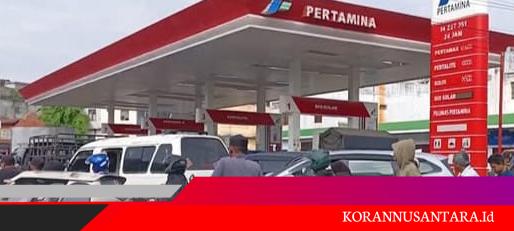 Kelangkaan BBM Jelang Lebaran, Warga Padangsidimpuan Panik dan Antre Ratusan Meter di SPBU