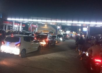 BBM Langka di Medan, Warga Antre Panjang di SPBU