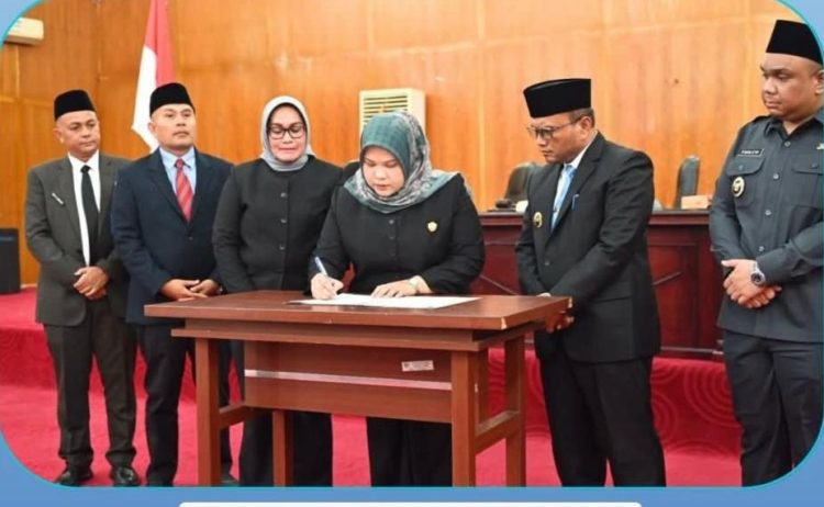 DPRD Serahkan Rekomendasi LKPJ 2025, Wali Kota Padangsidimpuan Komitmen Perbaiki Pelayanan Publik