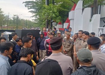 Ratusan Massa Geruduk Kantor Bupati Gowa, Usung Tema “Gowa Darurat” Desak Usut Skandal Pejabat
