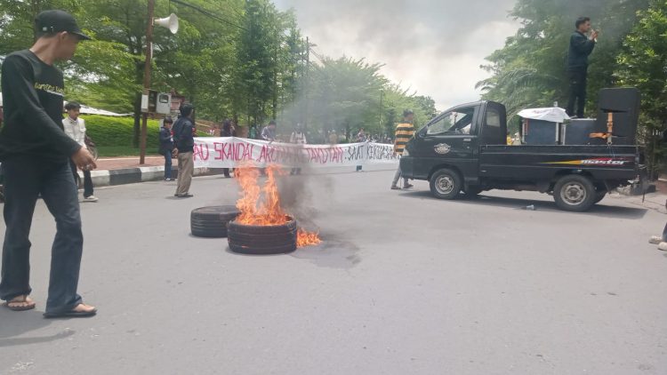 HEBOH ISU PERSELINGKUHAN BUPATI GOWA, POLEMIK MEMANAS SAMPAI AKSI DEMO