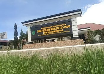 Kondisi Kantor Dinas PUTR Kota Padangsidimpuan Bak Hutan Belantara. Rahmad Taufik Dalimunthe Mendesak Walikota Segera Evaluasi PLT Kadis PU