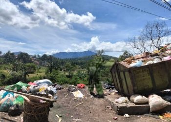 Aksi Buang Sampah Di Kantor Walikota Akan Terulang Kembali? Tidak Becus Mengurus Sampah, Copot Kadis Lingkungan Hidup