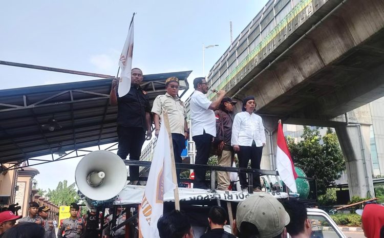 Ratusan Massa Gelar Aksi di Mabes Polri, Sekjen Garuda 08 Leriadi Serukan Jaga Wibawa Presiden Prabowo Subianto