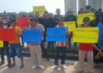 Ratusan Massa GEMI Demo Kejari dan Kantor Bupati Indramayu, Desak Usut Tuntas Dugaan Korupsi DPRD dan PDAM
