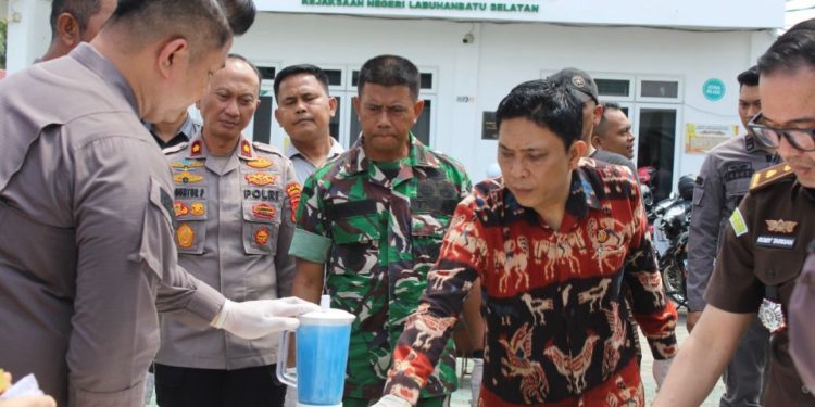 Tegas dan Transparan! 122 Perkara Inkracht, Kejaksaan Negeri Labuhanbatu Selatan Musnahkan Barang Bukti