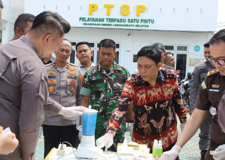 Tegas dan Transparan! 122 Perkara Inkracht, Kejaksaan Negeri Labuhanbatu Selatan Musnahkan Barang Bukti