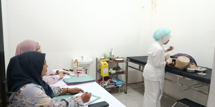 UAP Semester 6 Digelar, Mahasiswa Kebidanan Universitas Aufa Royhan Tunjukkan Kompetensi Profesional