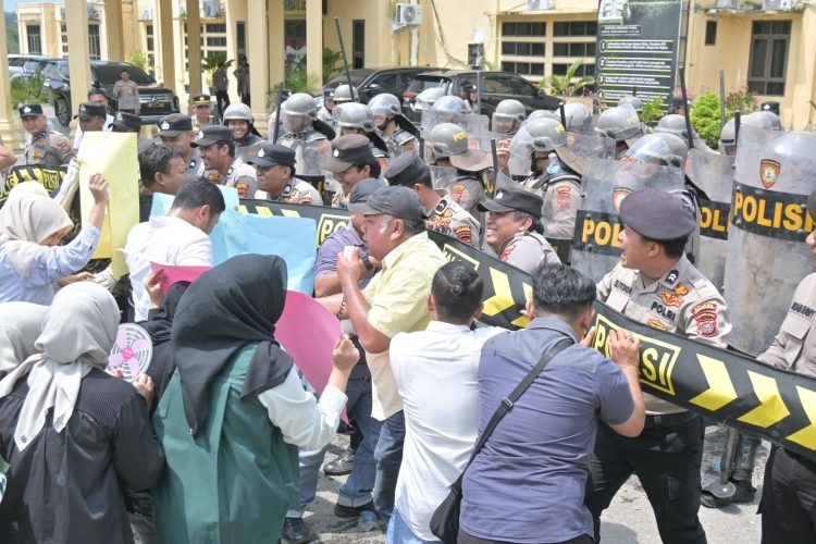 Simulasi Sispam Polres Labuhanbatu Selatan, Situasi Mencekam Berakhir Humanis dan Kondusif