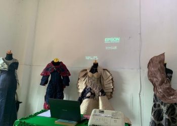 Keren! Mahasiswa Universitas Aufa Royhan Ubah Wastra Nusantara Jadi Fashion Artwear Modern