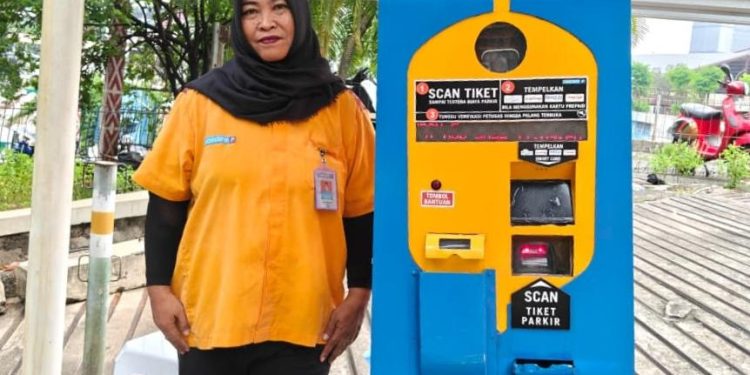 Di Balik Setiap Palang Parkir, Ada Perempuan yang Menjaga