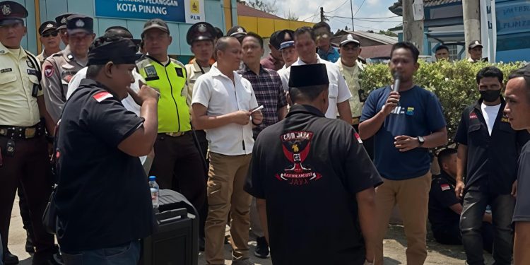 Sering Pemadaman Listrik, Grib Geruduk PLN Kotapinang