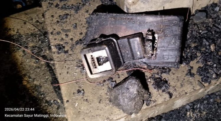 Tiga Rumah di Desa Aek Badak Julu Ludes Terbakar, Diduga Akibat Korsleting Listrik