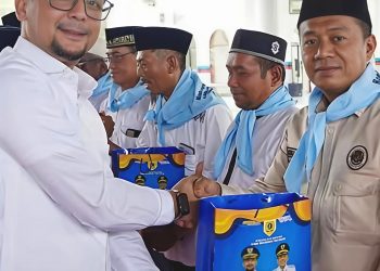 147 Jamaah Calhaj Labusel Dilepas Bupati, Suasana Haru Warnai Prosesi Upah-Upah