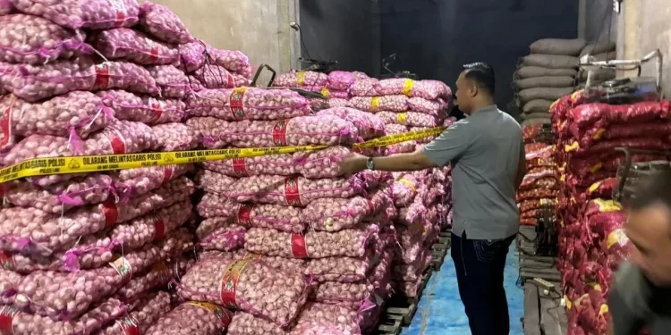 Bareskrim Polri Berhasil Bongkar Penyelundupan 23 Ton Bawang dan Cabai Ilegal di Kalbar