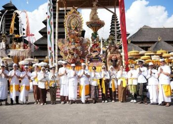 Jelang Kemala Run 2026, Kakorlantas Gelar Upacara Adat-Doa Bersama di Pura Besakih