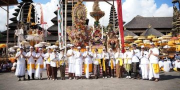Jelang Kemala Run 2026, Kakorlantas Gelar Upacara Adat-Doa Bersama di Pura Besakih