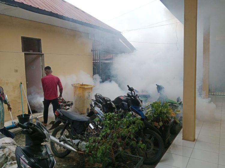Gerak Cepat Cegah DBD, Polsek Kotapinang Fogging Serentak hingga Permukiman Warga