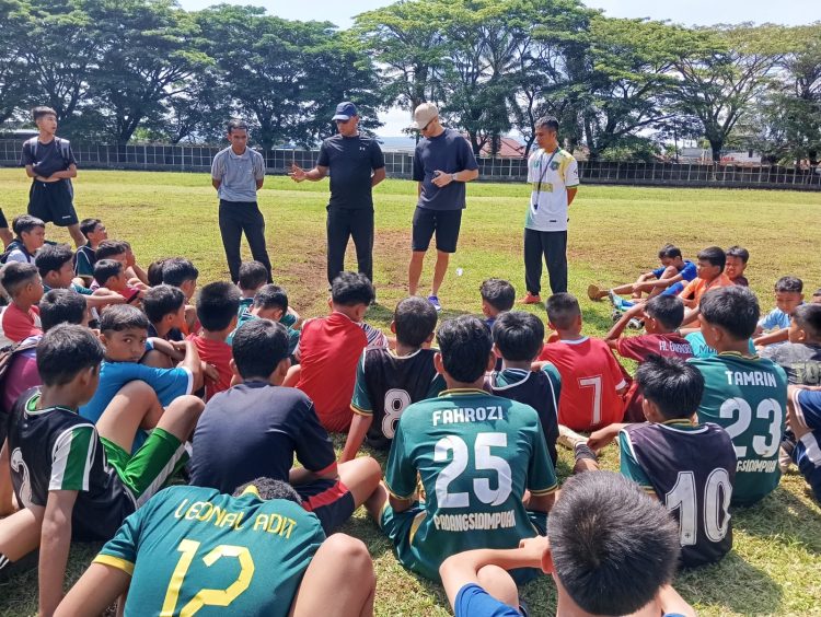 Mantan Pemain Liga 1 Helbert Santos Motivasi SSB Padangsidimpuan: Disiplin Kunci Jadi Profesional