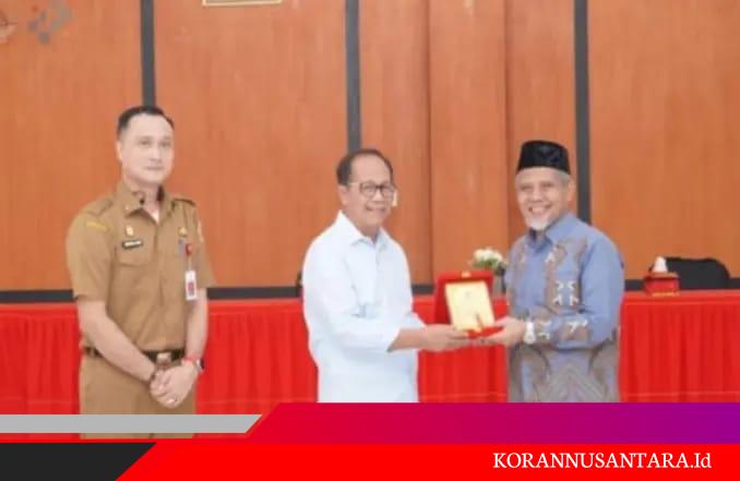 Senator K. H. Muhammad Nuh Kunjungan Kerja Dalam Rangka Reses ke Kantor Walikota Gunungsitoli