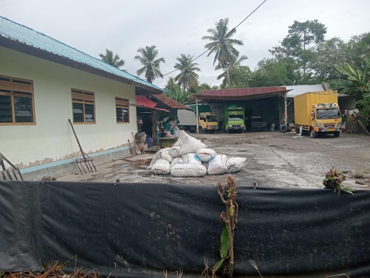 Gudang Barang Camburan di Luwu Utara Beroperasi Tanpa Izin: Masyarakat Desak Penegakan Hukum Tegas