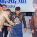 Pasangkan Kain Songket Bupati Fery Sambut Kajari Baru Labusel di Pendopo Rumdis