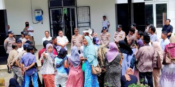 LSM Pers dan Mahasiswa Geruduk Inspektorat Tapsel Dugaan Penyalahgunaan Dana Desa Batang Tura Tuntut Audit