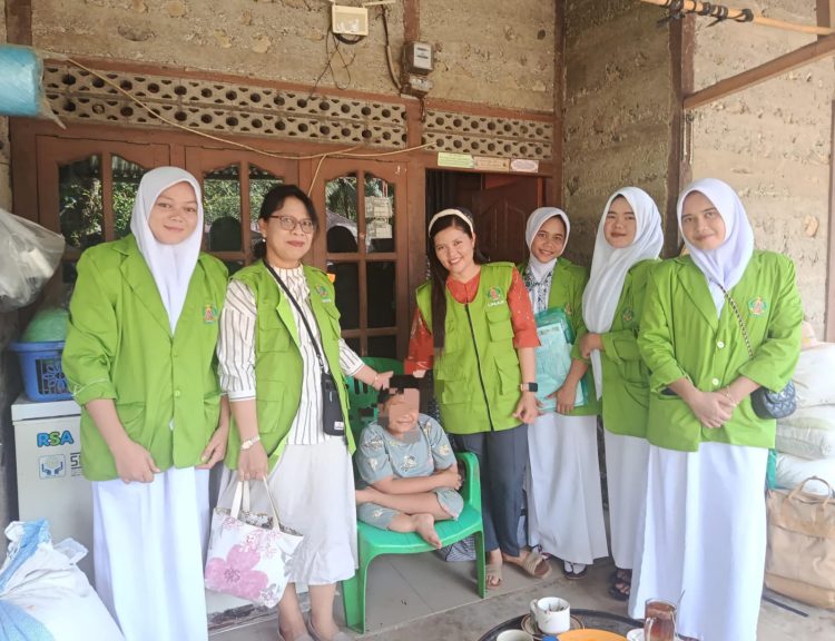 Bantu Anak Tetap Sekolah, Pembina Yayasan Aufa Royhan Salurkan Bantuan Pendidikan untuk Warga Padang Lawas