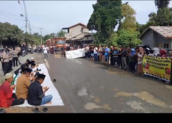 Jalan Rusak Selama 20 Tahun, Aliansi BKM Masjid/Musholla dan Warga Desa Kwala Air Hitam Langkat Gelar Aksi ” Tuntut Perbaikan”
