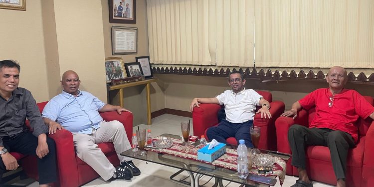 Diskusi Rutin Kamis-Senin GMRI Disambangi Sultan Saladin dan Permaisuri Dari Keraton Kanoman Cirebon