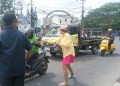 Perwakilan Media Alap-Alap News Gelar Jumat Berkah, Bagikan Nasi Kotak kepada Pengguna Jalan dan Jamaah