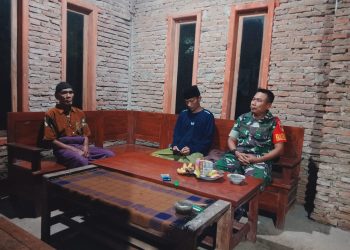 Babinsa Koramil 0822/05 Wringin Intensifkan Komsos, Perkuat Kedekatan dan Keamanan Wilayah Binaan