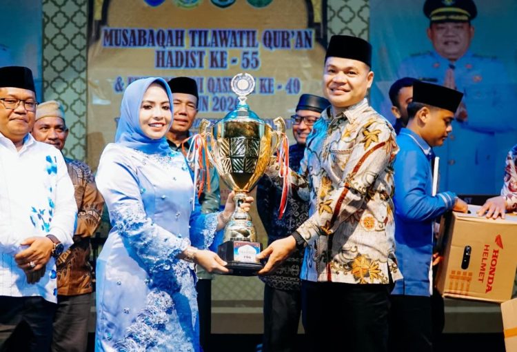 Bupati Labuhanbatu Tutup MTQ ke-55 dan FSQ ke-40, Rantau Selatan Juara Umum