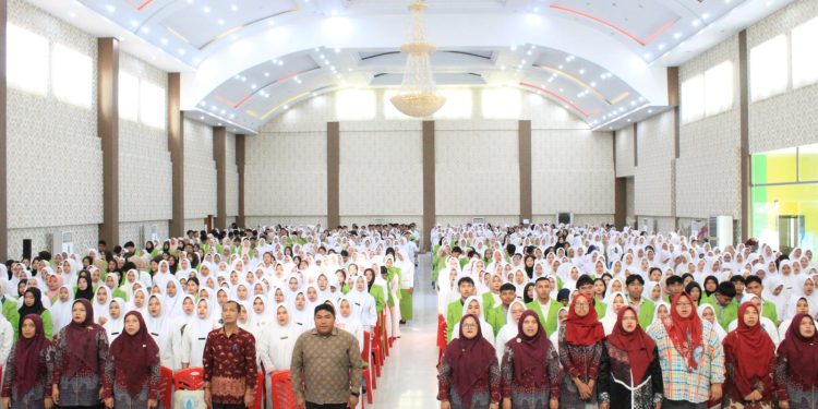 Universitas Aufa Royhan Kirim 1.500 Peserta, Berkontribusi Pecahkan Rekor MURI Seminar “10 Pohon Ilmu”