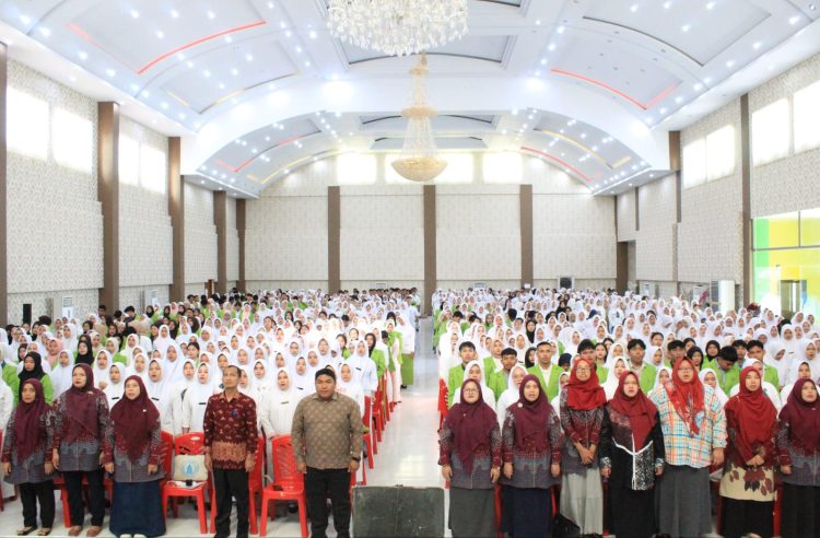 Universitas Aufa Royhan Kirim 1.500 Peserta, Berkontribusi Pecahkan Rekor MURI Seminar “10 Pohon Ilmu”