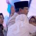 Momen Unik! Emak-Emak Mitra MBG Rebutan Salami dan Cium Presiden Prabowo