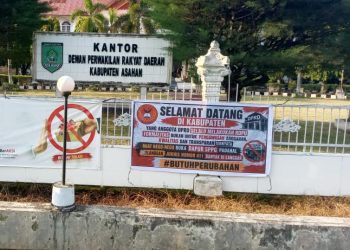 Sebagai Bentuk Kritik, PERMASI Asahan Pasang Spanduk di Gedung DPRD Desak RDPU Dijadwalkan