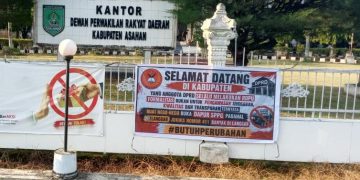 Sebagai Bentuk Kritik, PERMASI Asahan Pasang Spanduk di Gedung DPRD Desak RDPU Dijadwalkan