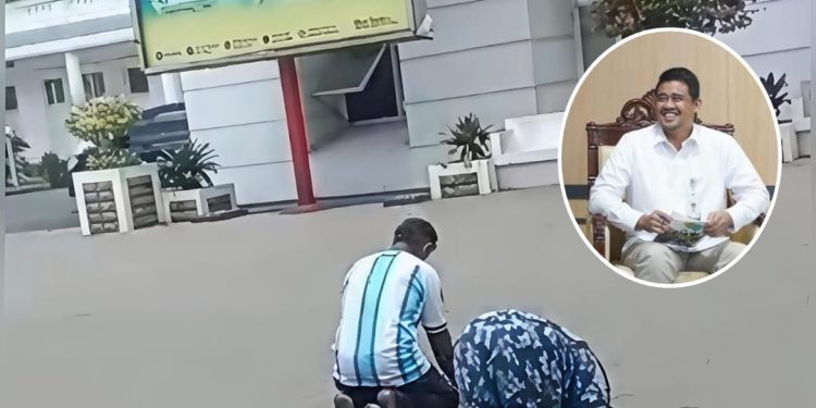 Ibu Bersujud dan Bermohon di Kantor Gubernur ” Pak Bobby Bantu Kami “