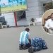 Ibu Bersujud dan Bermohon di Kantor Gubernur ” Pak Bobby Bantu Kami “