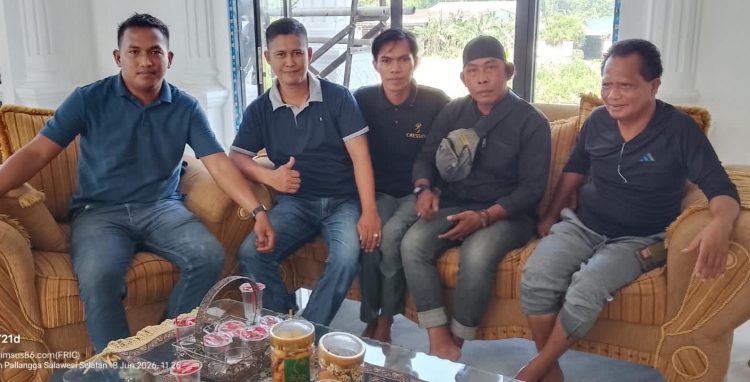 Dinilai Ubah Lahan Tidak Produktif Menjadi Bernilai Guna, Aktivitas Penataan Lahan H. Baharuddin Ampang Dapat Dukungan Warga dan Tokoh Masyarakat, Tokoh Pemuda Desa Julu Pa’mai