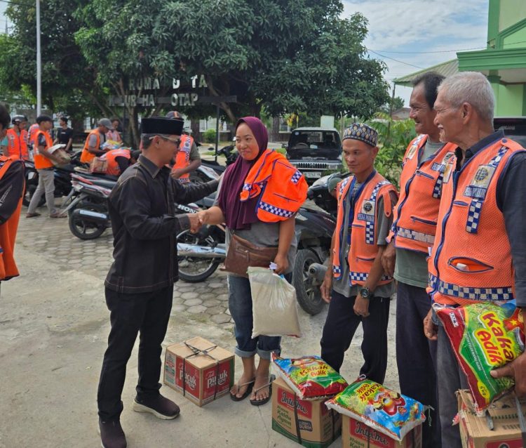 Sambut Muharram, BAZNAS Labusel Tebar Berkah untuk Juru Parkir di Kotapinang