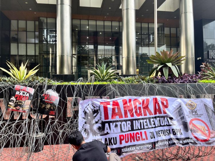 Aksi di BPK-KPK, Mahasiswa Desak KPK Usut Dugaan Aktor Intelektual Kasus Suap Muara Enim