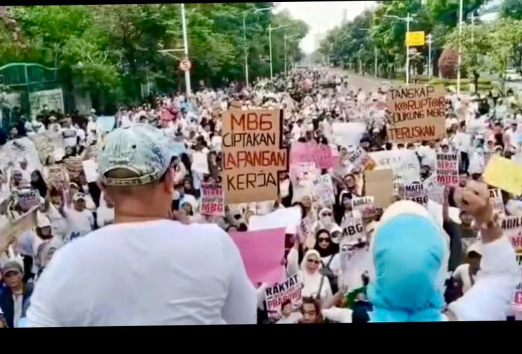 Massa Aksi Di Patung Kuda , Dukung Program MBG dan Tangkap Koruptor