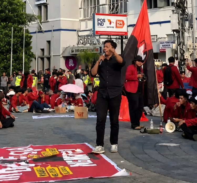 Mahasiswa Yogyakarta Gelar Aksi Di Titik Nol Kilometer