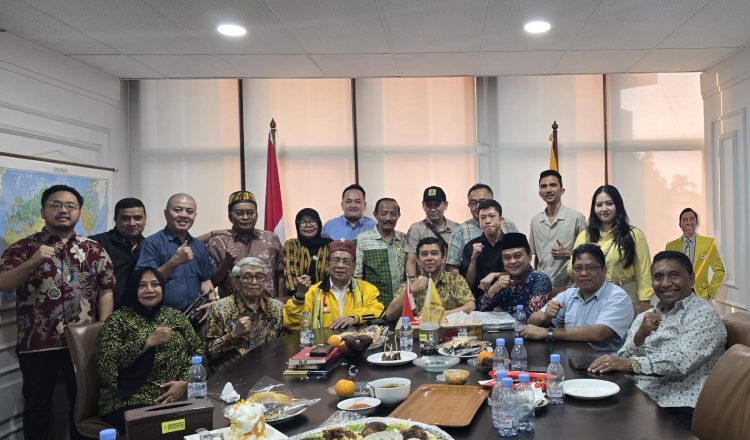 Soliditas dan Gotong Royong Jadi Tradisi Kader, Balitbang Golkar Rayakan Milad Prof. Ganjar Razuni