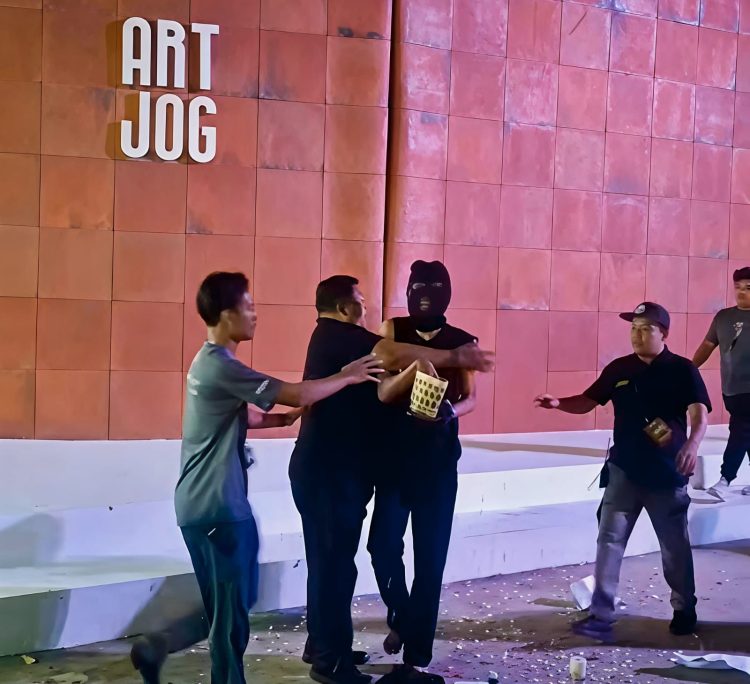 ARTJOG 2026 Diwarnai Aksi Protes Sponsor Didit Hediprasetyo, Seniman Diamankan
