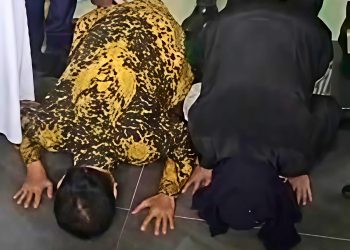 Sujud Syukur , Roy Suryo dan dr Tifa Tidak Ditahan Kejari Jaksel Usai Pelimpahan Tahap II