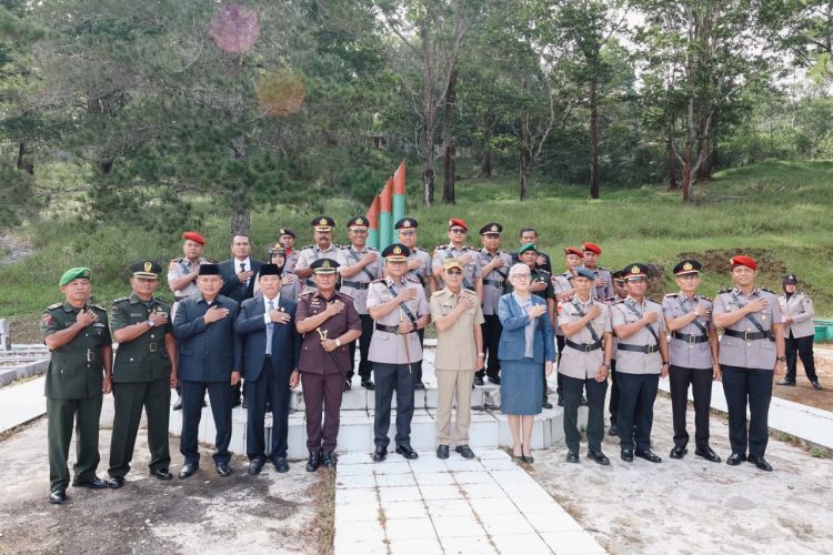 Hut Bhayangkara ke 80 Kapolres Tapsel Pimpin Upacara di Makam Pahlawan Sipirok