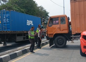Kemacetan Akibat Truk Mogok, Arus Lalu Lintas di Jalan Diponegoro Tambun Selatan Sempat Tersendat